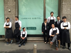 Lo staff del ristorante Tokuyoshi prima dell'apertura